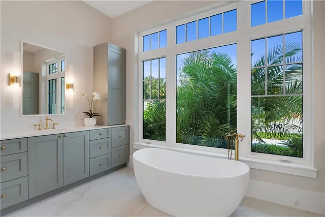 $4,000,000 | 909 Surfsedge Way, Vero Beach, FL 32963