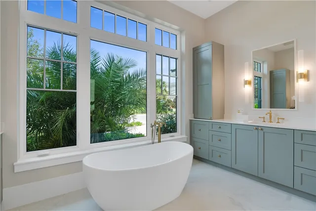 $4,000,000 | 909 Surfsedge Way, Vero Beach, FL 32963