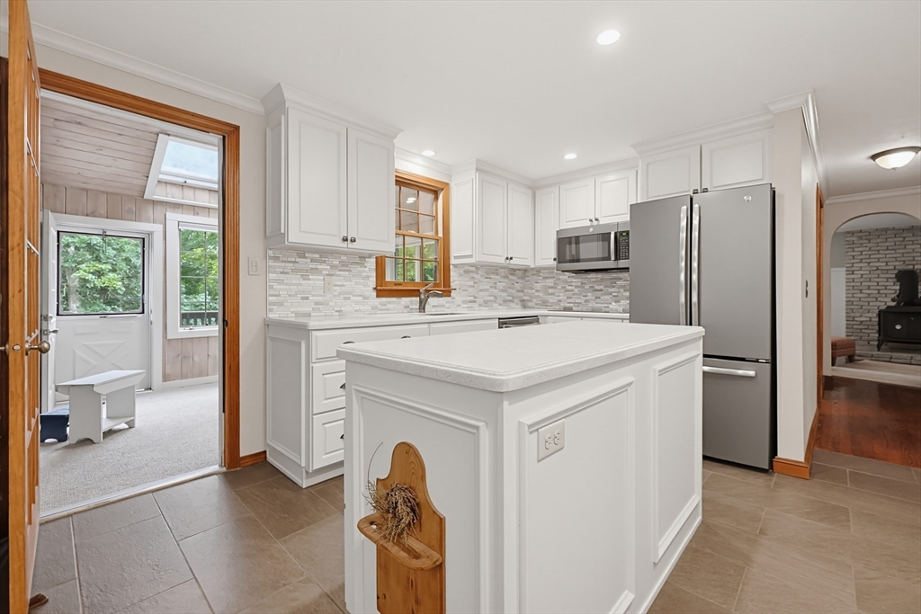 245 Albee Road Uxbridge, MA 01569 - Photo 11 of 42