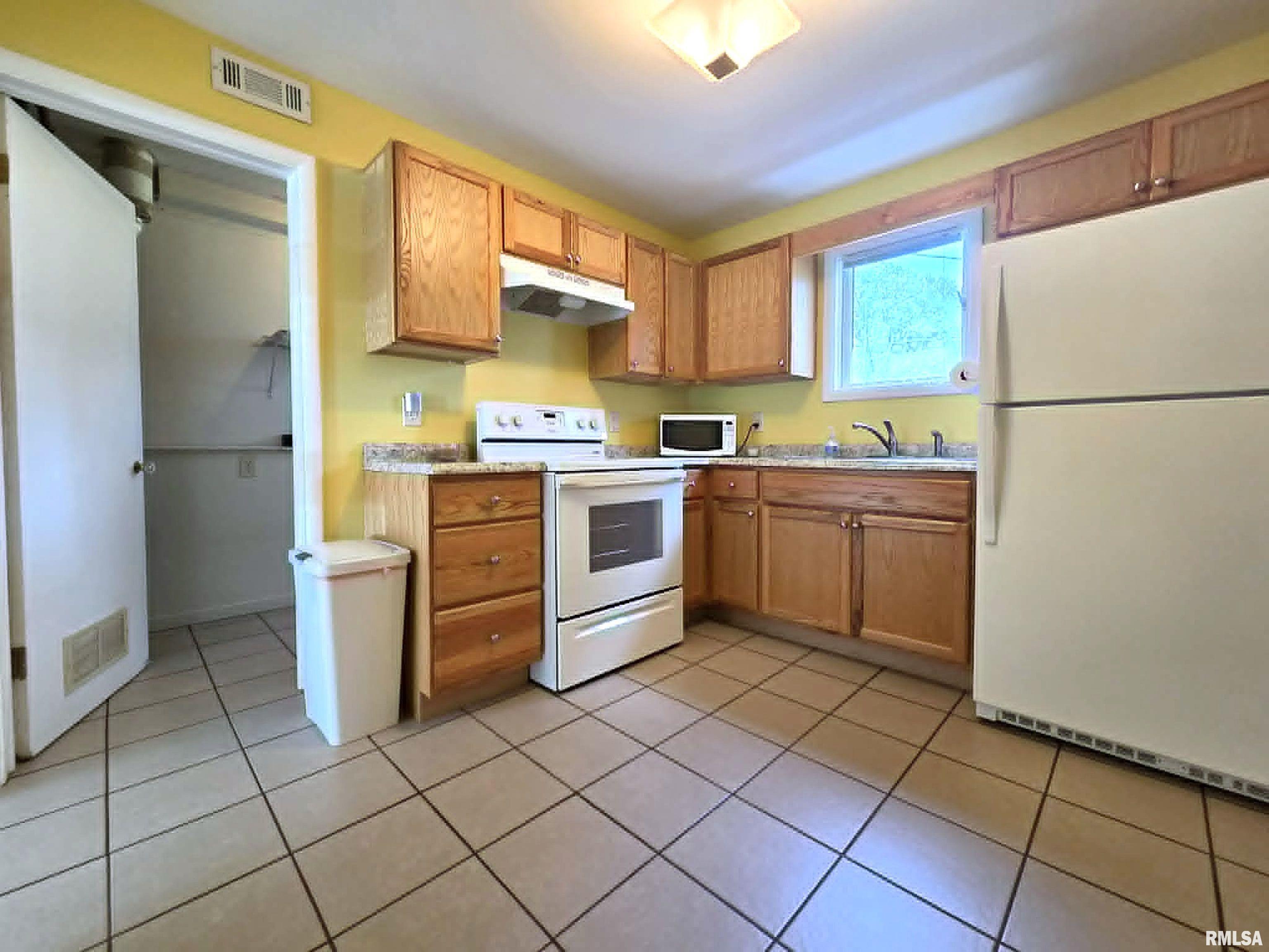 1913 South 12th Street Quincy, IL 62301 - Photo 5 of 20