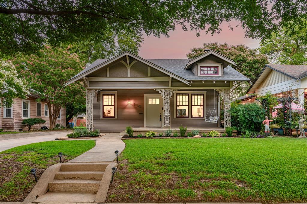 322 South Montclair Avenue Dallas, TX 75208 - Photo 1 of 1 a front view of a house with a yard