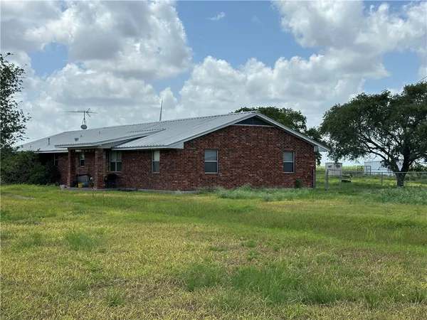 a view of a house with a backyard