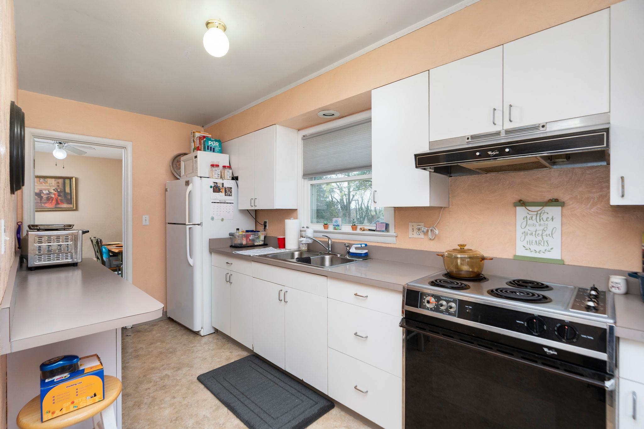 85 Sharon Street Harrisonburg, VA 22801 - Photo 15 of 49 Kitchen