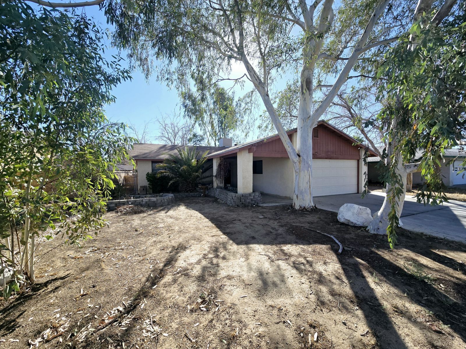 220 South Broadway Street Ridgecrest, CA 93555 - Photo 1 of 11 a view of a house with backyard and sitting area