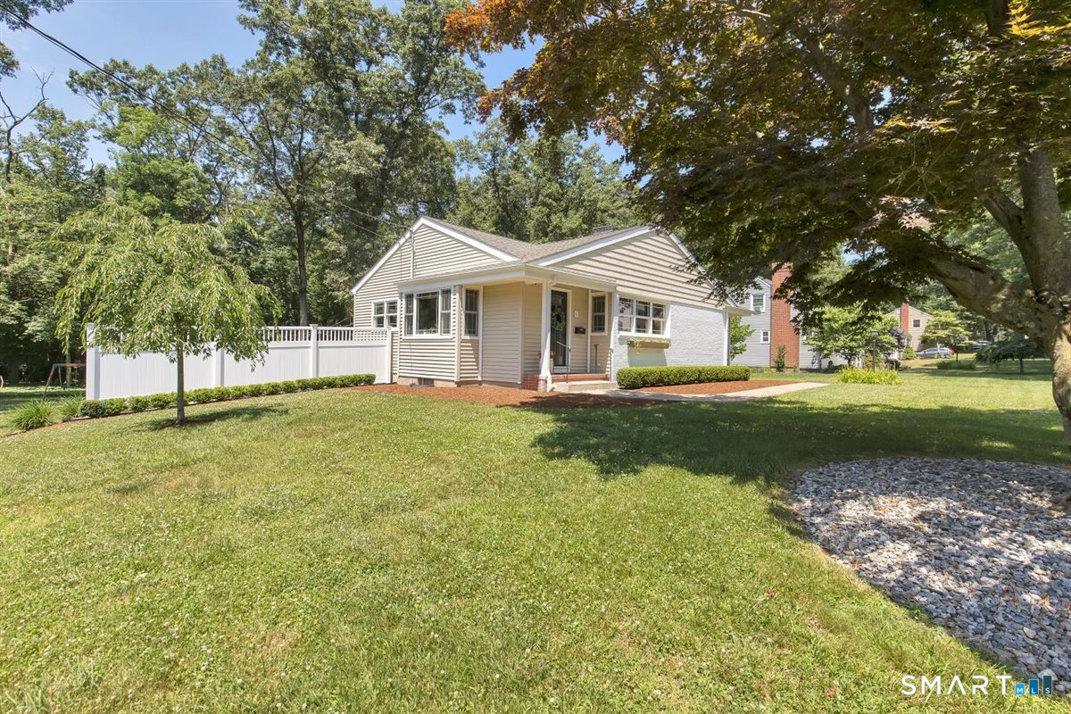 6 Bruce Road Manchester, CT 06040 - Photo 11 of 21 Gallery Image 11