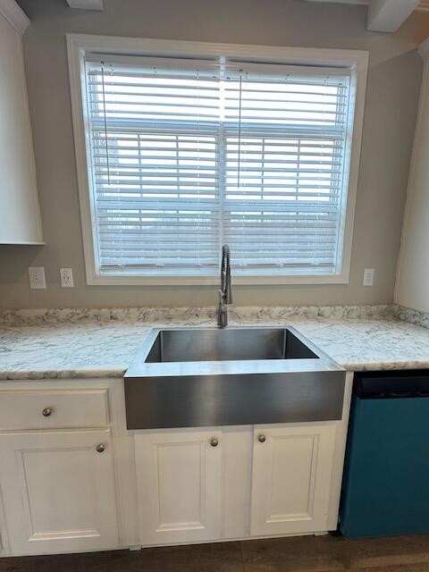 122 Underwood Road, Unit 3 Sweetwater, TN 37874 - Photo 8 of 52 a kitchen with granite countertop a sink and a window