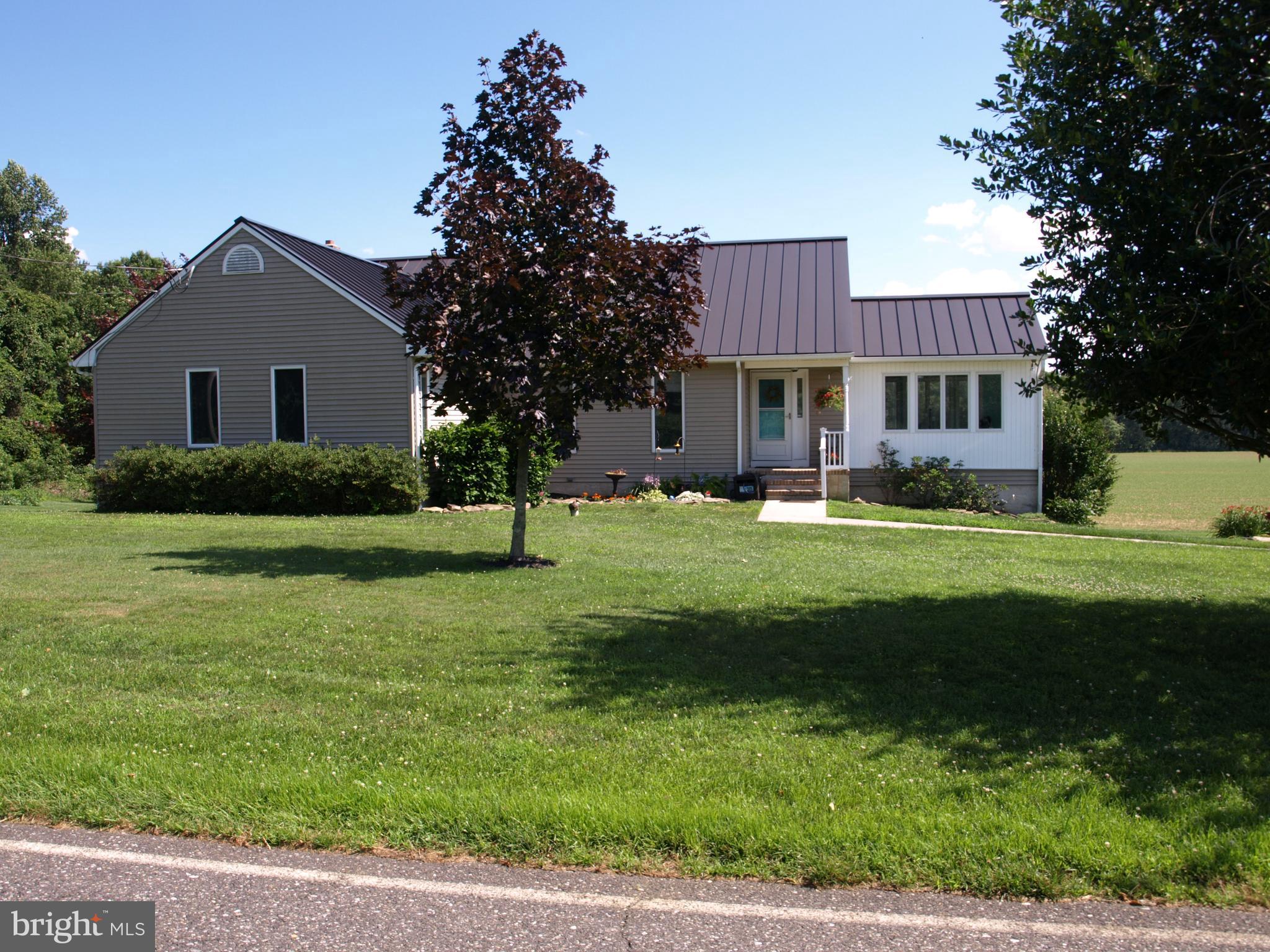 160 Stathems Neck Road Greenwich, NJ 08323 - Photo 2 of 34 Front with Sunroom
