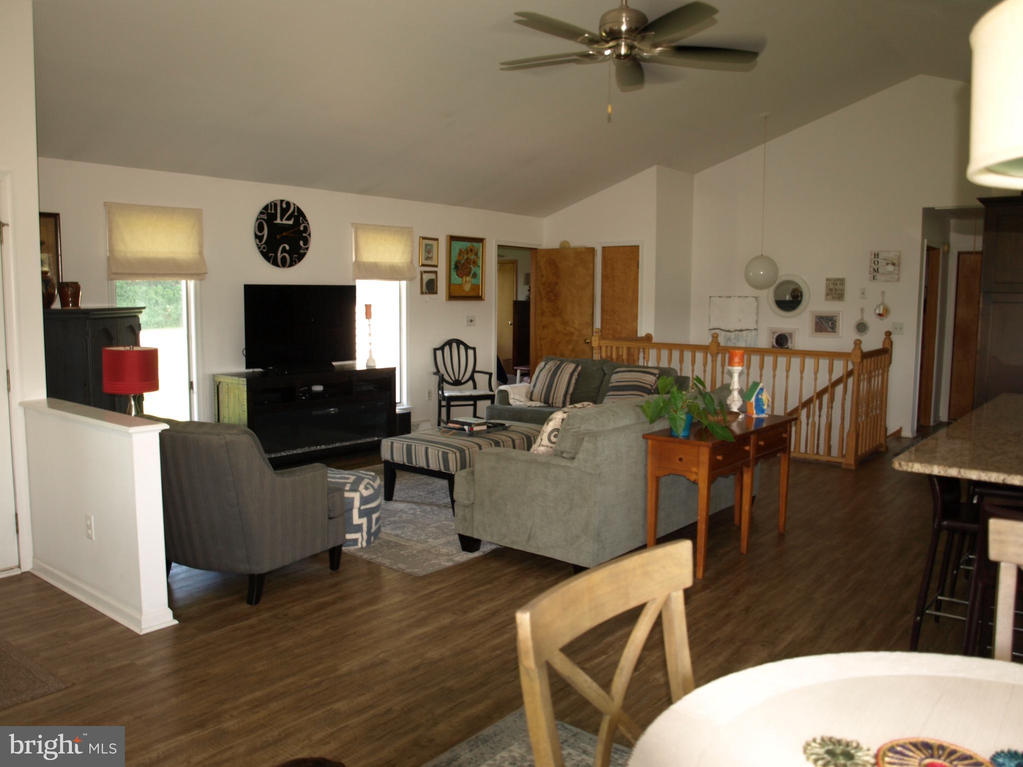 160 Stathems Neck Road Greenwich, NJ 08323 - Photo 13 of 34 Living Area
