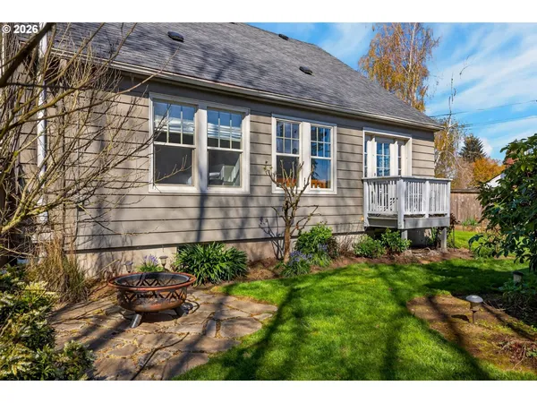 a view front of house with a yard