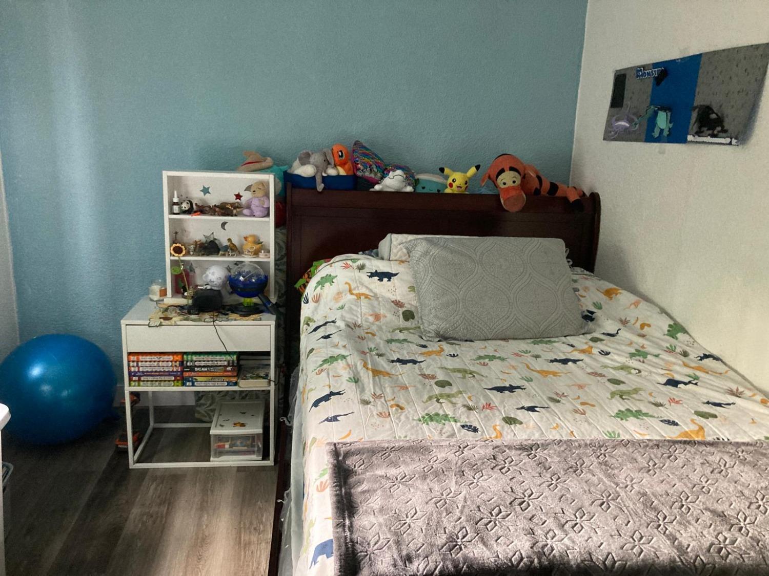 3950 Mack Road, Unit 182 Sacramento, CA 95823 - Photo 11 of 35 a bedroom with a bed and a chair in it