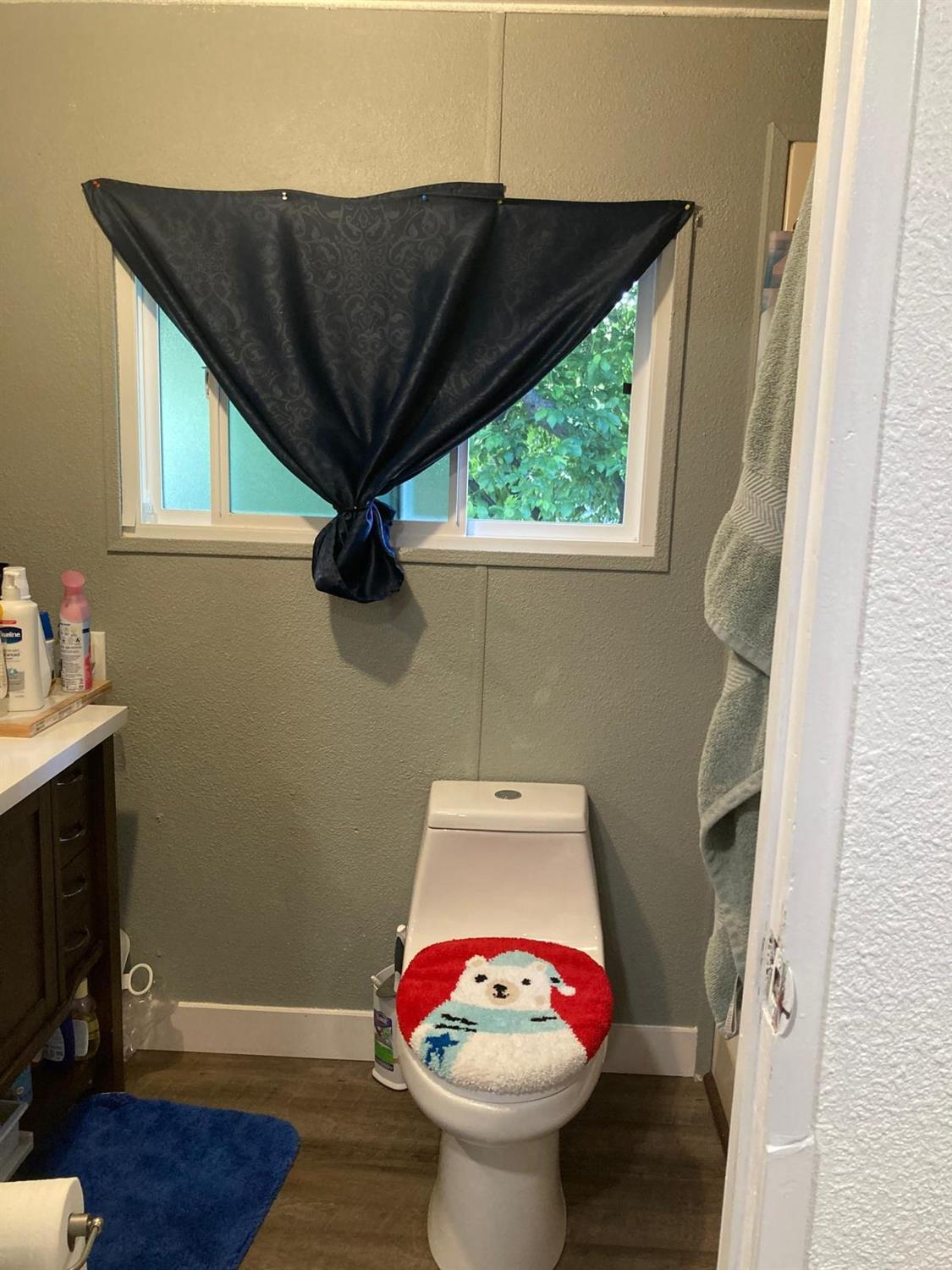 3950 Mack Road, Unit 182 Sacramento, CA 95823 - Photo 15 of 35 a bathroom with a toilet and a sink