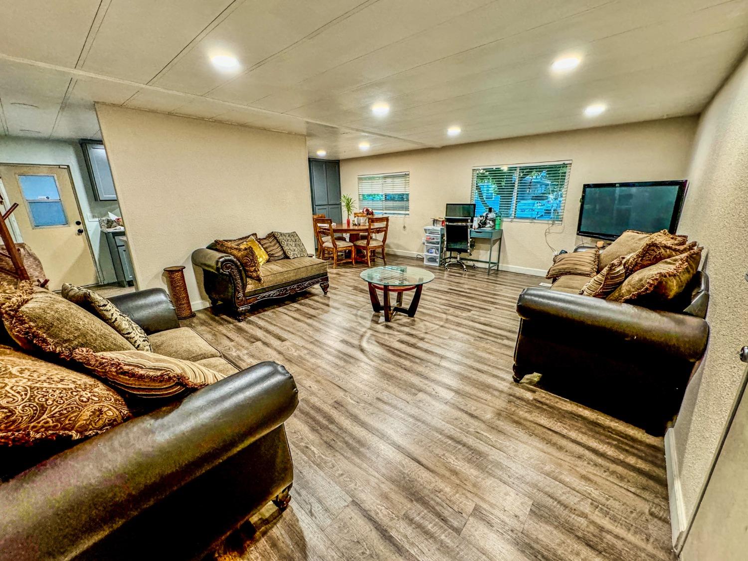 3950 Mack Road, Unit 182 Sacramento, CA 95823 - Photo 4 of 35 a living room with furniture and a couch