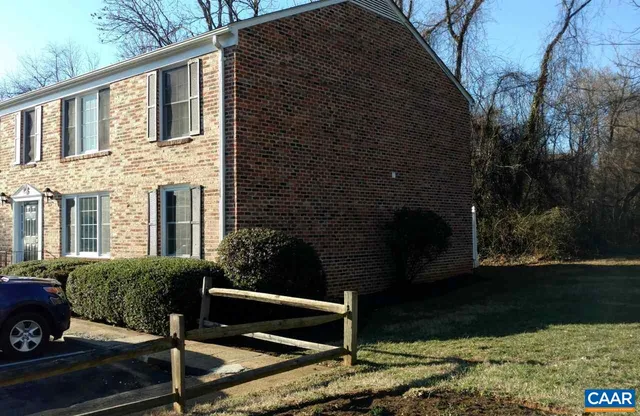 $1,600 | 2527 Hydraulic Road, Unit 1, Charlottesville, VA 22901