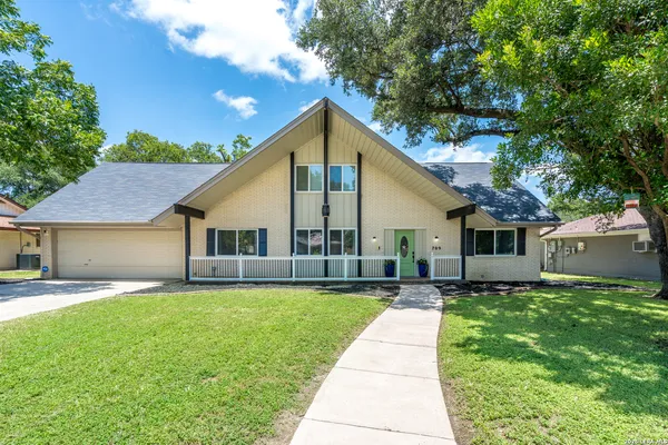 $344,900 | 709 Balfour Drive, Windcrest, TX 78239