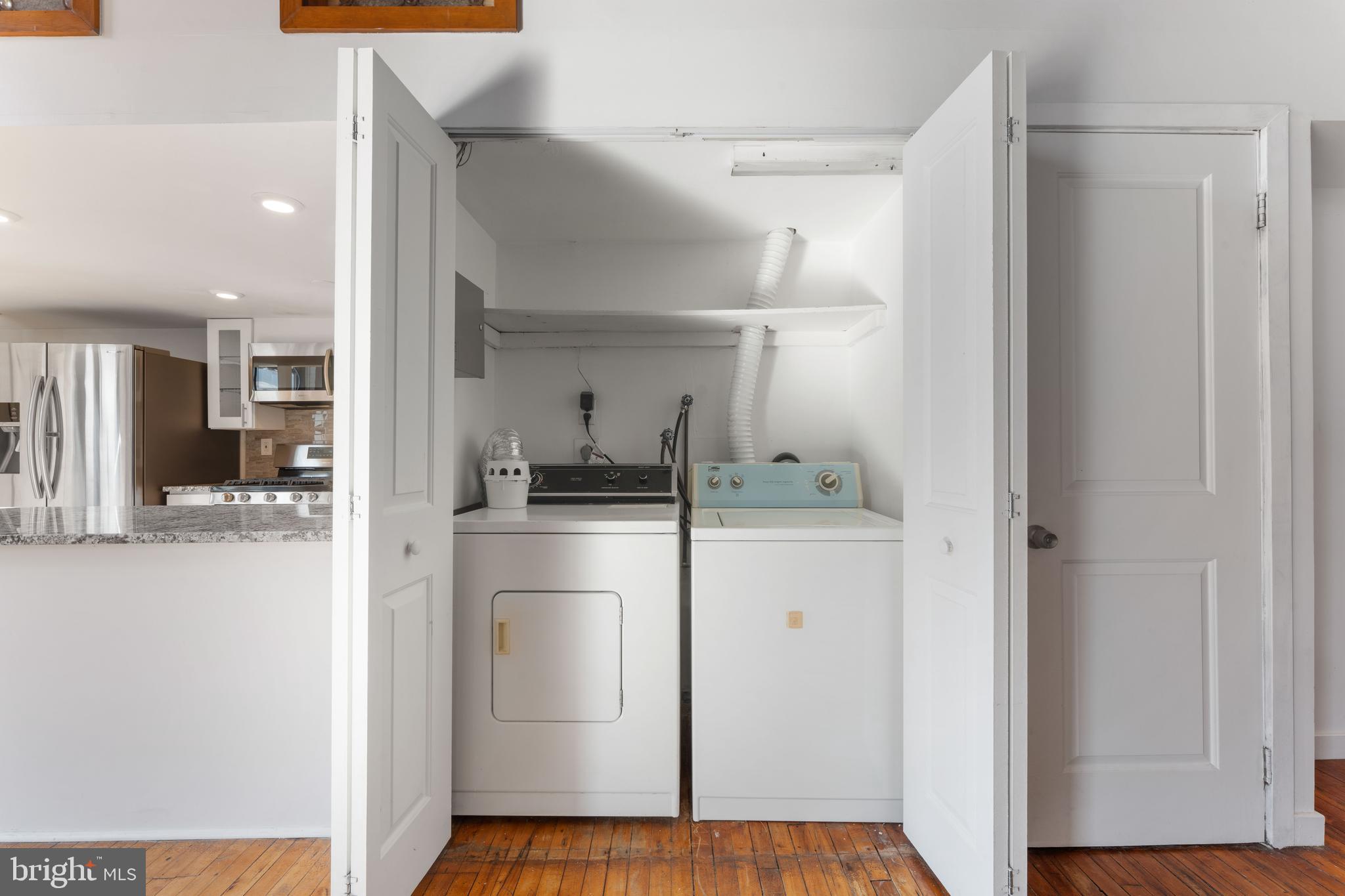 700 South 10th Street, Unit 2F Philadelphia, PA 19147 - Photo 26 of 40 a room view with a chair and fire place