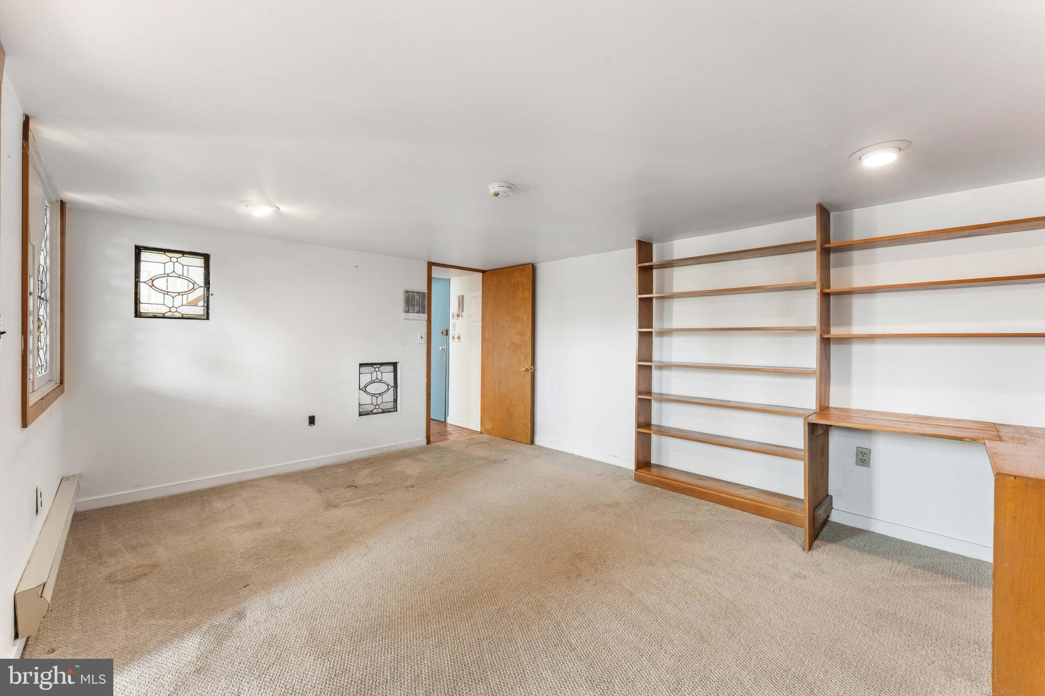 700 South 10th Street, Unit 2F Philadelphia, PA 19147 - Photo 6 of 40 a view of an empty room with a cabinet