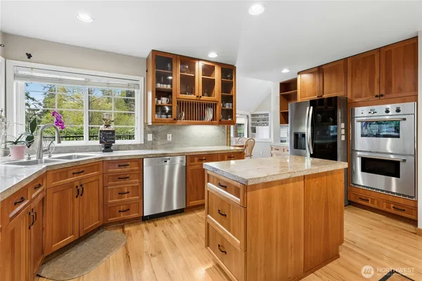 $2,700,000 | 3530 140th Avenue Northeast, Bellevue, WA 98005