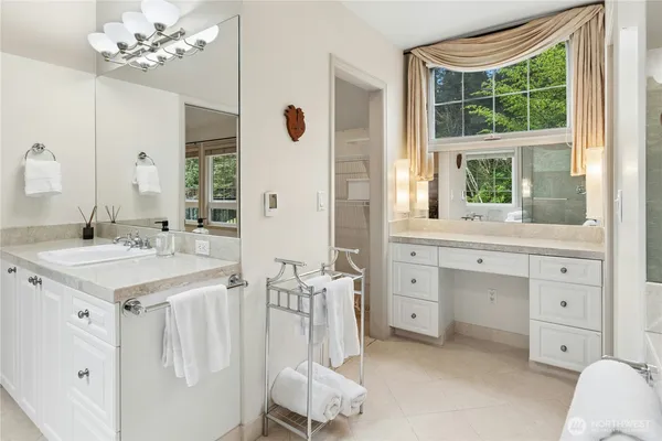 $2,700,000 | 3530 140th Avenue Northeast, Bellevue, WA 98005