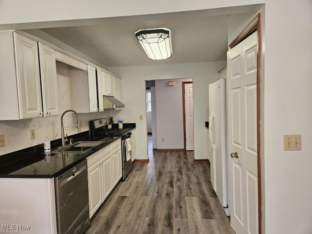 5948 Ravine Boulevard Parma, OH 44134 - Photo 3 of 16 Gallery Image 3
