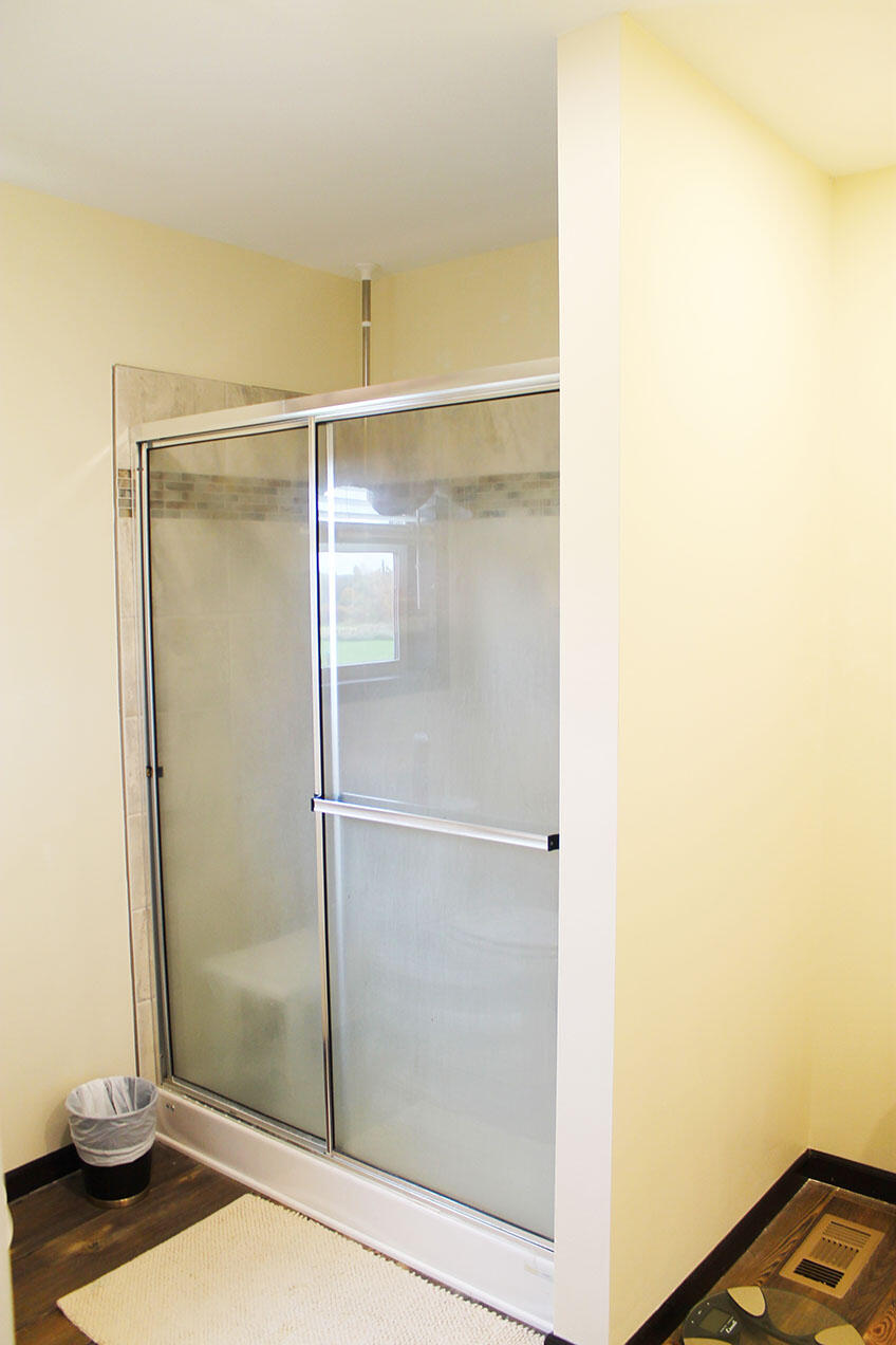 945 Battle Ridge Road Clinton, ME 04927 - Photo 11 of 34 10 - MasterBath 1-1