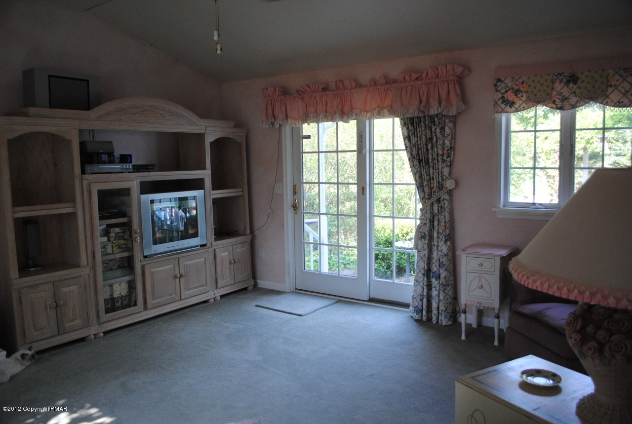 185 Five Springs Road Stroudsburg, PA 18360 - Photo 11 of 29 Familyroom #1