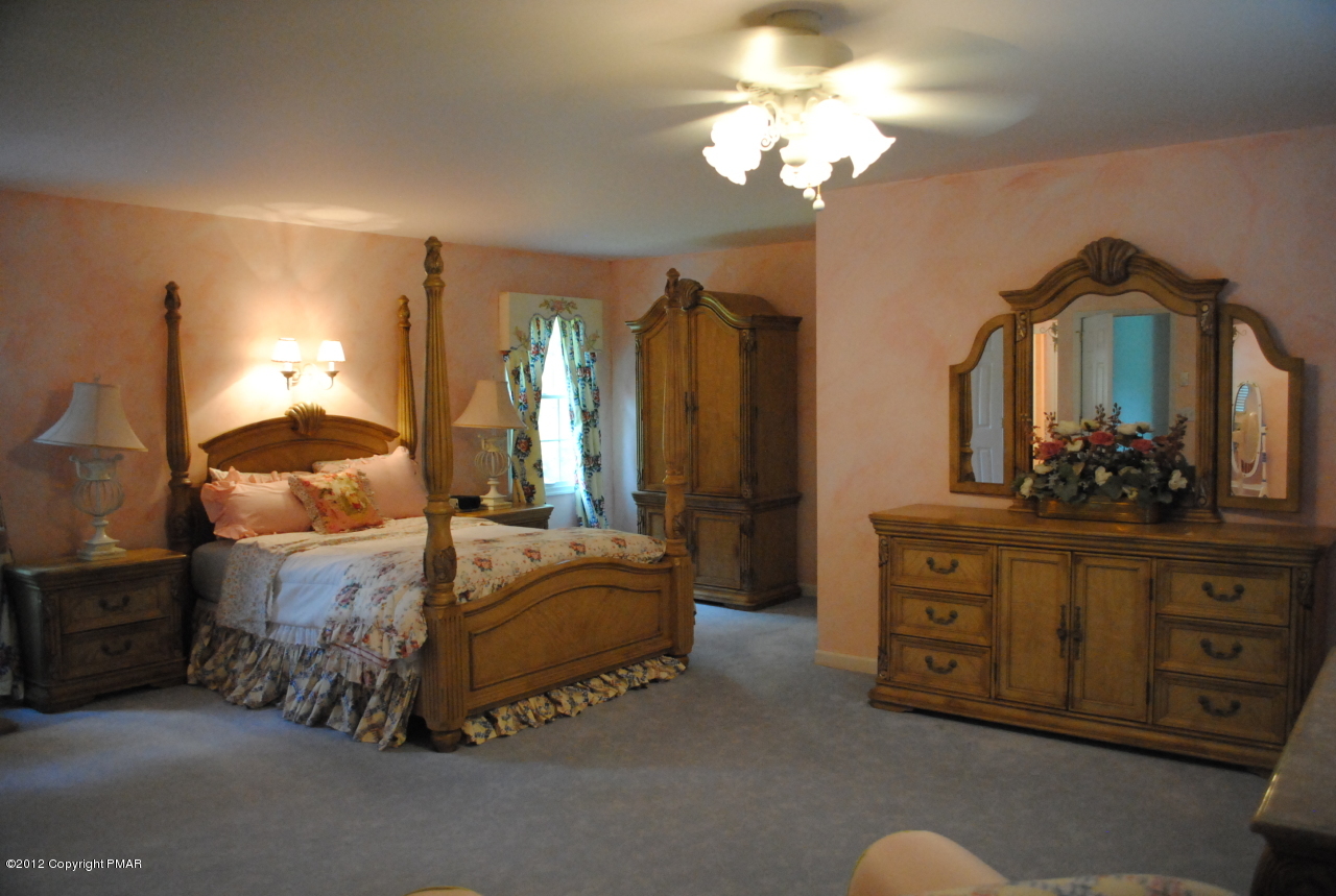 185 Five Springs Road Stroudsburg, PA 18360 - Photo 13 of 29 Master bedroom #4 photo