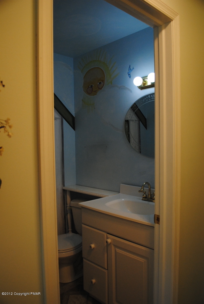 185 Five Springs Road Stroudsburg, PA 18360 - Photo 17 of 29 Half bath #2 photo
