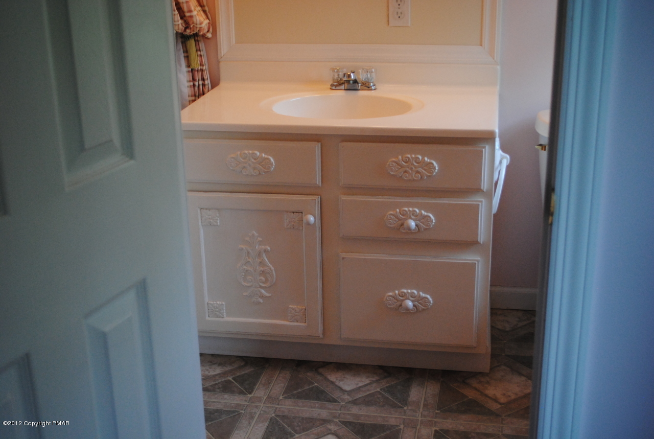 185 Five Springs Road Stroudsburg, PA 18360 - Photo 19 of 29 2nd master bath