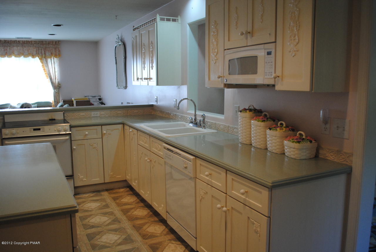 185 Five Springs Road Stroudsburg, PA 18360 - Photo 3 of 29 Kitche #4