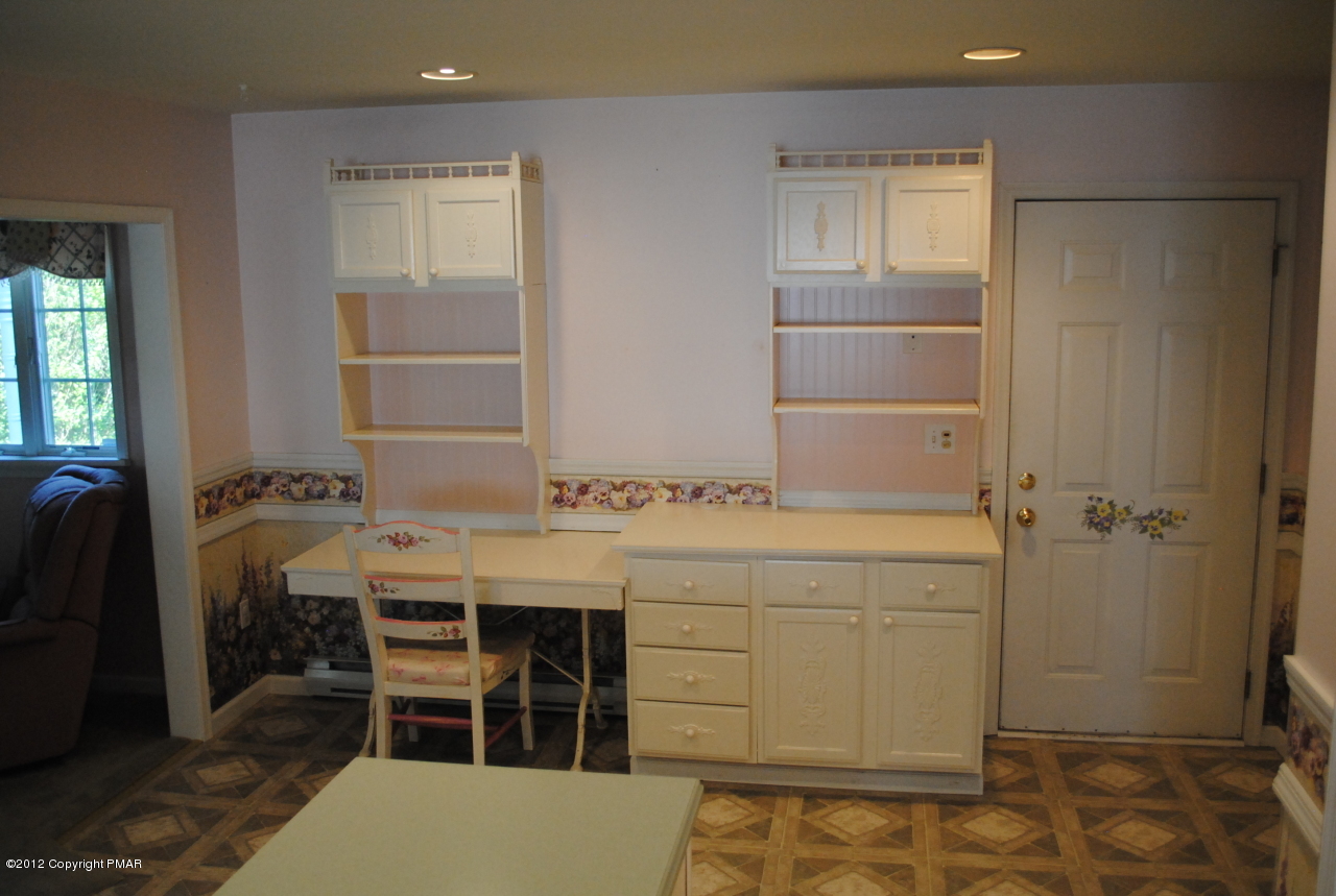 185 Five Springs Road Stroudsburg, PA 18360 - Photo 5 of 29 Kitchen #5