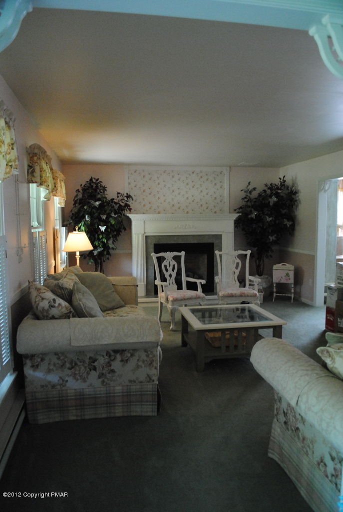 185 Five Springs Road Stroudsburg, PA 18360 - Photo 6 of 29 LR #1