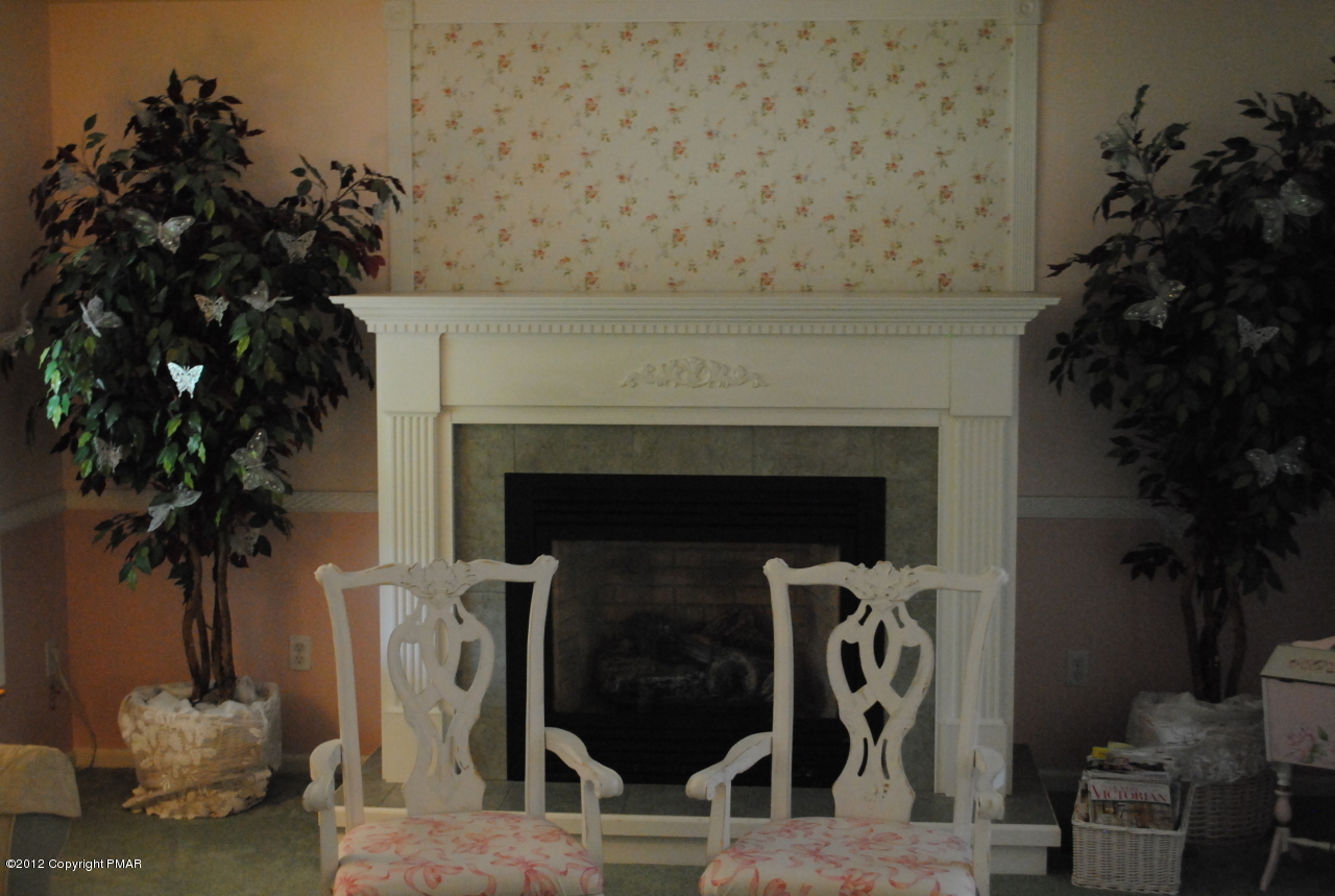 185 Five Springs Road Stroudsburg, PA 18360 - Photo 7 of 29 LR #2 photo