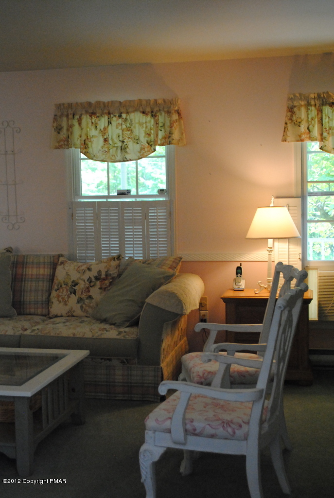 185 Five Springs Road Stroudsburg, PA 18360 - Photo 8 of 29 LR #3 photo