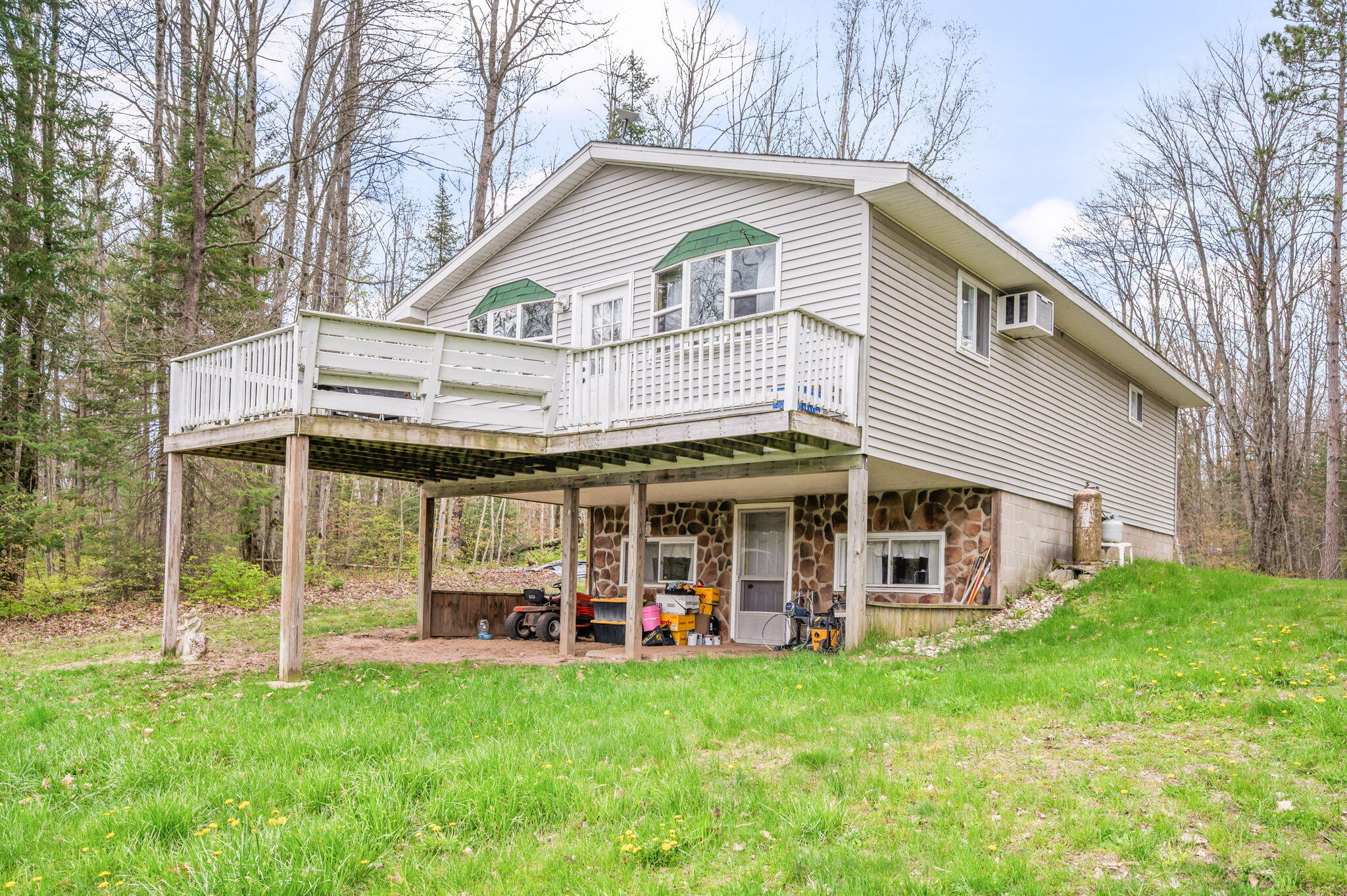 9928 Sandy Lane Reed City, MI 49677 - Photo 1 of 36 27-web-or-mls-9928-ShadyLane-ReedCity-27