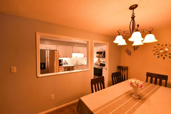 $219,900 | 1850 Eagle Ridge Drive, Unit E205, Mendota Heights, MN 55118