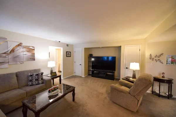 $219,900 | 1850 Eagle Ridge Drive, Unit E205, Mendota Heights, MN 55118