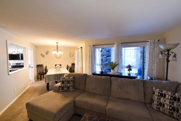 $219,900 | 1850 Eagle Ridge Drive, Unit E205, Mendota Heights, MN 55118