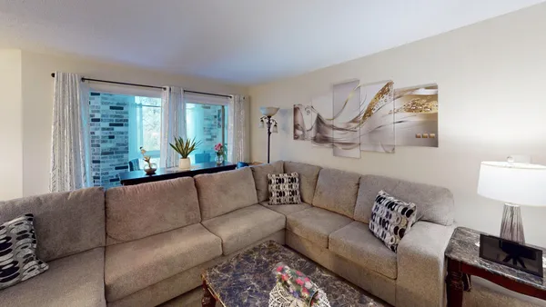 $219,900 | 1850 Eagle Ridge Drive, Unit E205, Mendota Heights, MN 55118