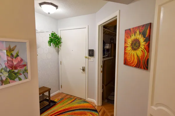 $219,900 | 1850 Eagle Ridge Drive, Unit E205, Mendota Heights, MN 55118