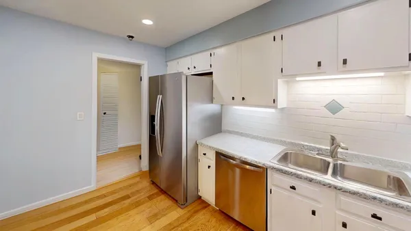 $219,900 | 1850 Eagle Ridge Drive, Unit E205, Mendota Heights, MN 55118