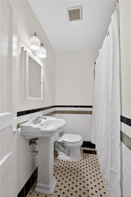 760 Scott Circle Decatur, GA 30033 - Photo 32 of 48 a bathroom with a sink toilet a mirror and shower