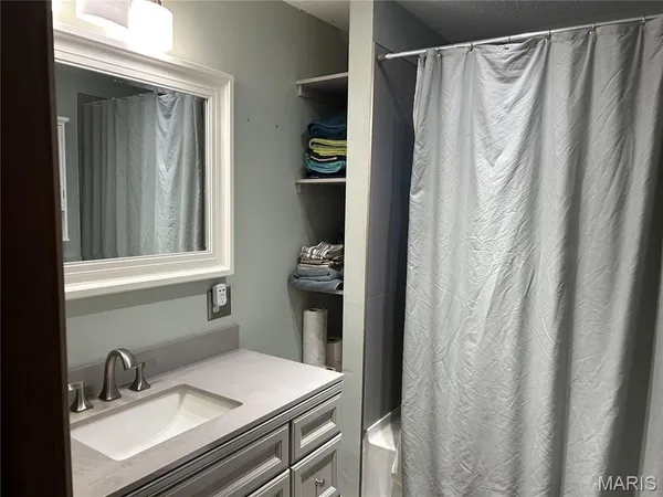 $384,900 | 10198 Old Rte 66, Litchfield, IL 62056