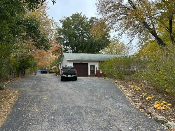 $384,900 | 10198 Old Rte 66, Litchfield, IL 62056