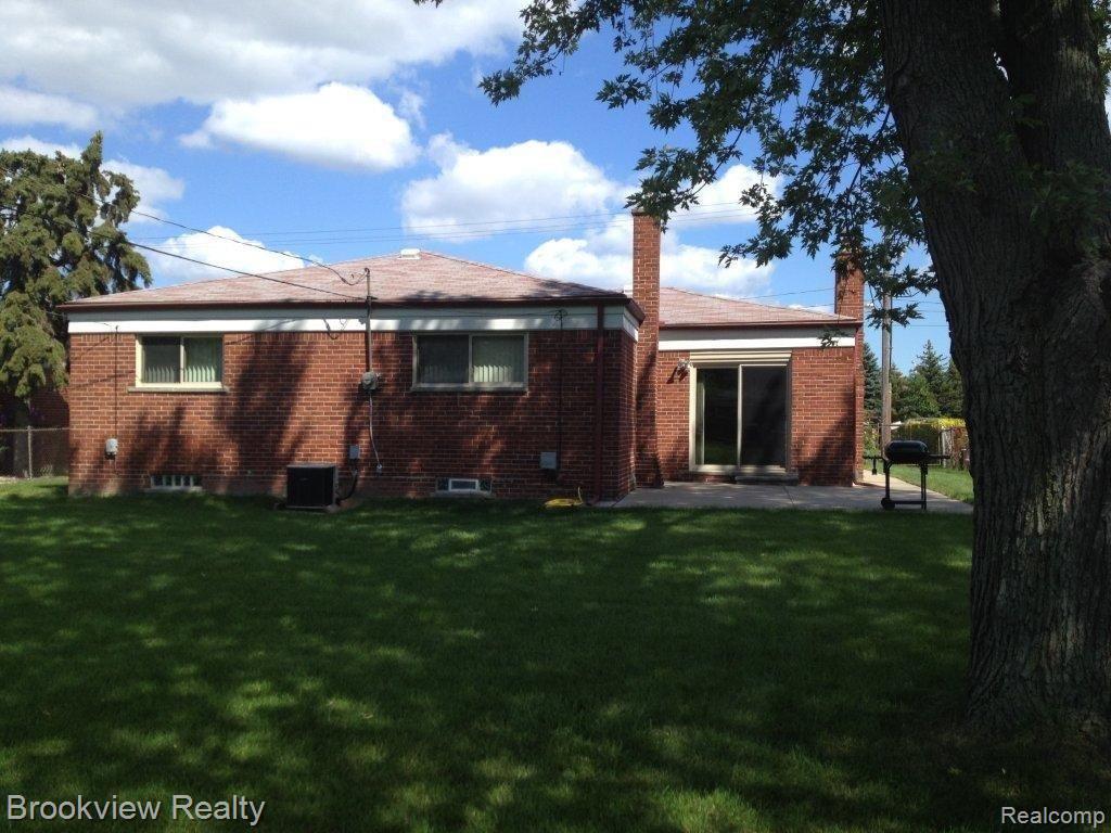 32139 Hayes Road Warren, MI 48088 - Photo 16 of 17 yard