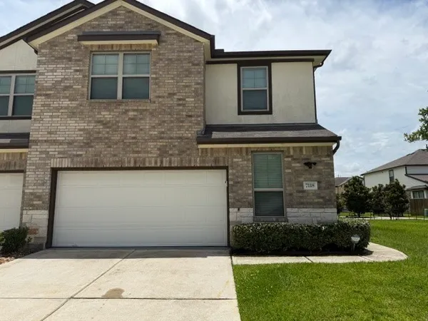 $2,800 | 7118 Elgin Street, Pearland, TX 77584