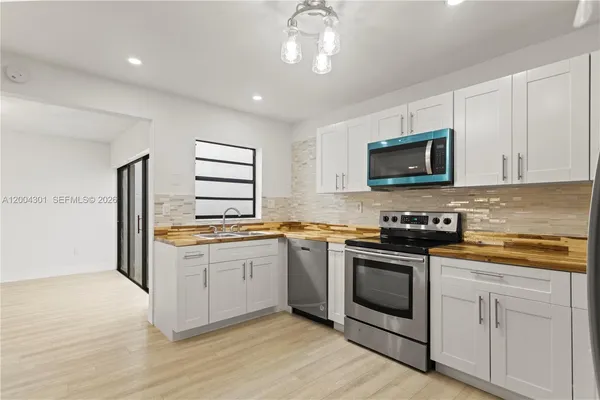 $3,100 | 6745 Northwest 169th Street, Unit G, Hialeah, FL 33015