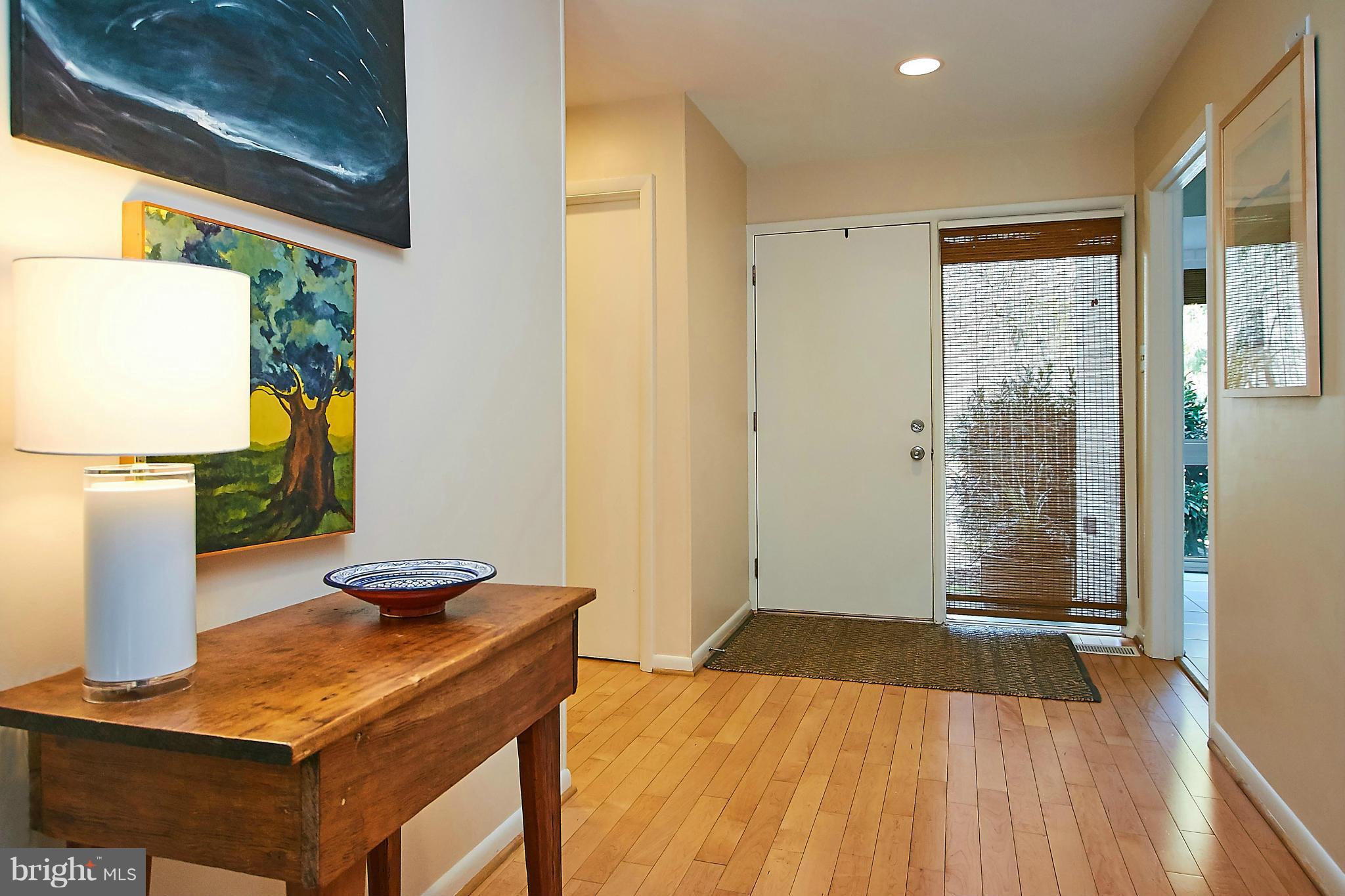 11661 Newbridge Court Reston, VA 20191 - Photo 4 of 29 Foyer