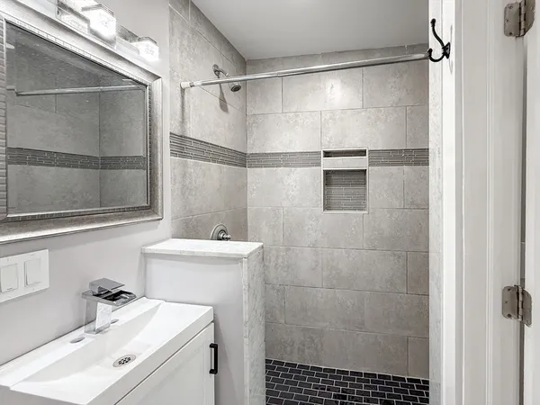 $2,100 | 468 Salem Street, Unit 3, Malden, MA 02148