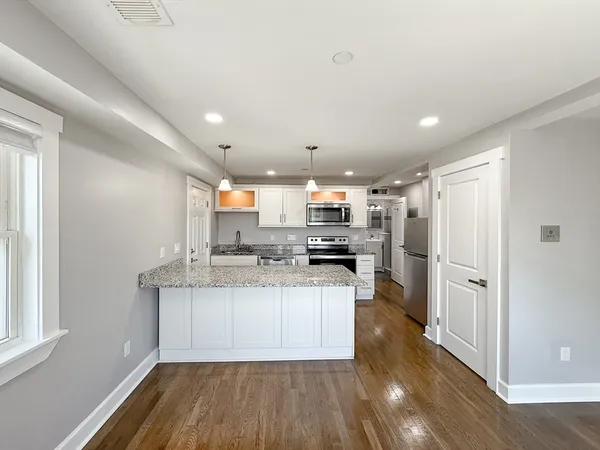 $2,100 | 468 Salem Street, Unit 3, Malden, MA 02148