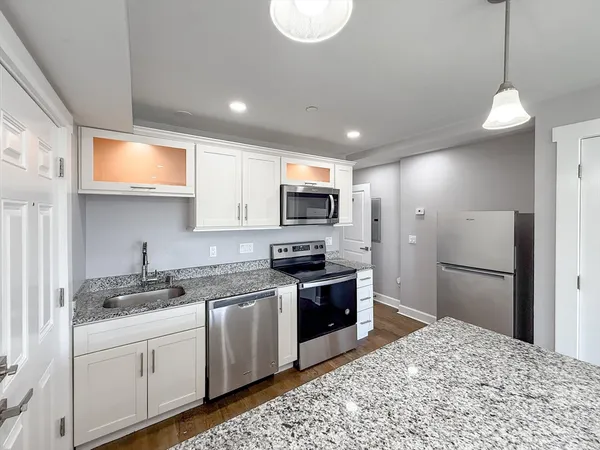 $2,100 | 468 Salem Street, Unit 3, Malden, MA 02148